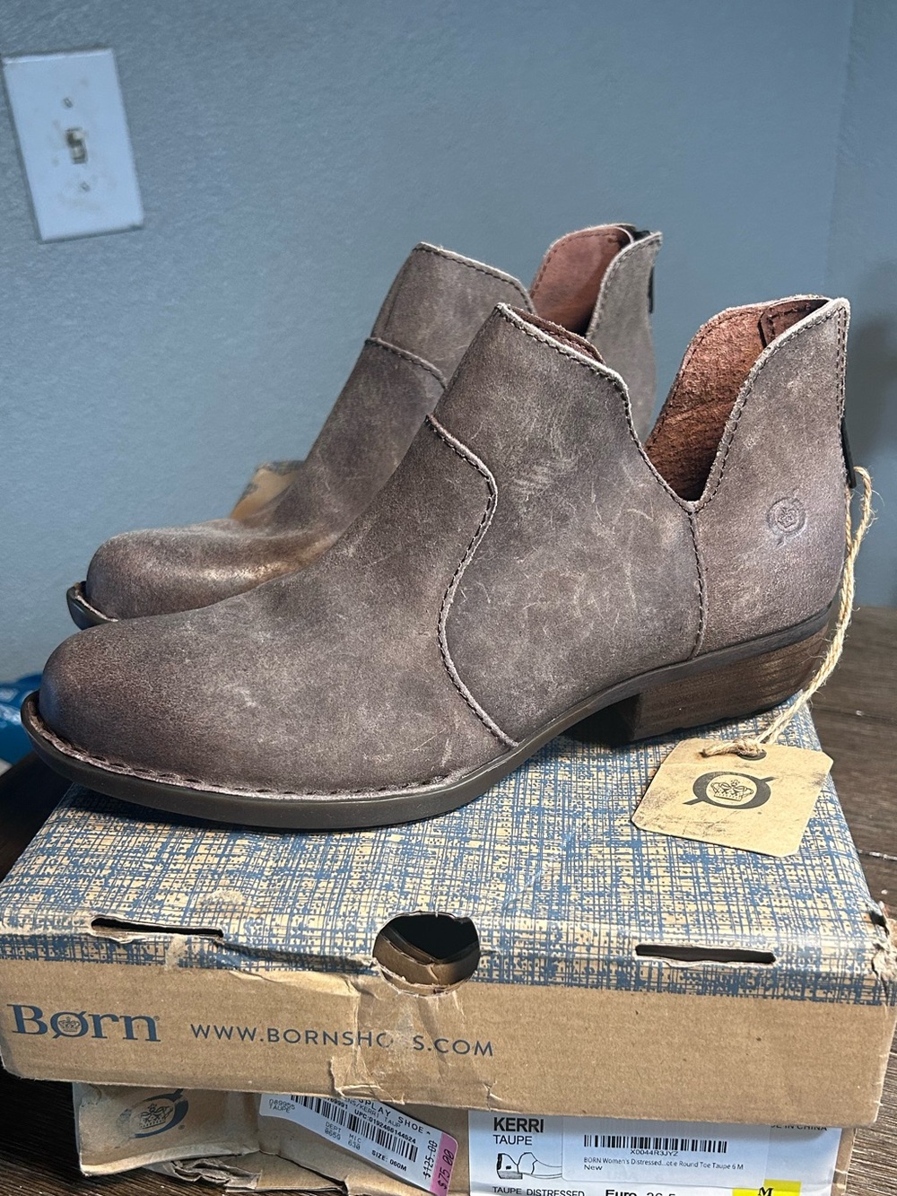 Nwt Born Leathef Kerri boots size 6